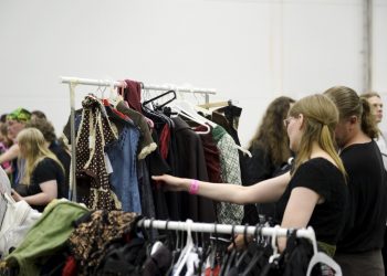 El 60 % de las prendas de vestir fabricadas en el mundo dependen del petróleo