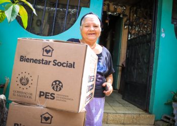 Familias de la cabecera departamental de Sonsonate recibieron paquetes alimenticios