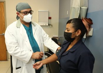 Médico sobreviviente narra su batalla por superar el coronavirus