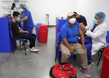 Presidente Bukele pide a la población salvadoreña vacunarse contra la COVID-19