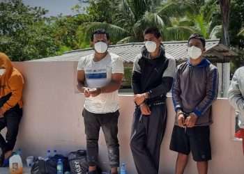 Envían a prisión a extranjeros acusados de traficar droga