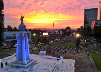 Gobierno de El Salvador verificará cumplimiento al salario mínimo