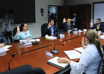 Exfuncionarios no acudieron a comparecencia, comisión librará oficio para que Migración informe si están fuera de El Salvador