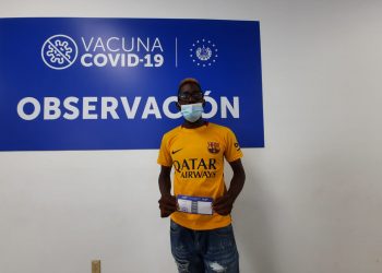 Los aficionados salvadoreños deben vacunarse y los jugadores debemos dar el ejemplo: Geysse Castillo, futbolista hondureño del Platense