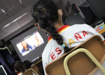 Estudiantes y docentes reciben charlas de seguridad vial