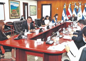 Asamblea entrevista a candidatos a jueces suplentes de la CSJ