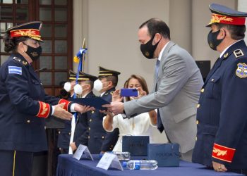 Condecoran a personal destacado de la PNC por excelencia policial y heroísmo