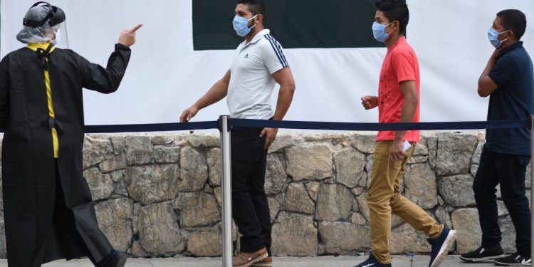 El Congreso acusa al Gobierno del colapso de los hospitales y la falta de medicamentos. Foto AFP.