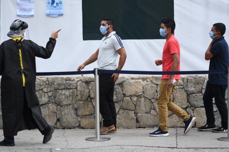 El Congreso acusa al Gobierno del colapso de los hospitales y la falta de medicamentos. Foto AFP.
