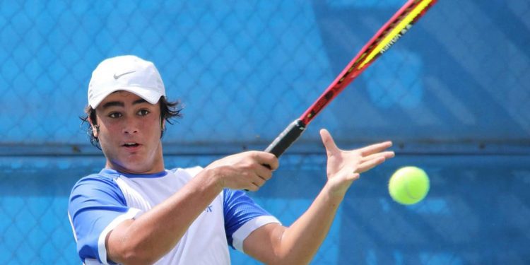 El tenista nacional juvenil, Alejandro Licea, jugará este sábado la final del Torneo Internacional ITF J5. Foto Diario El Salvador.