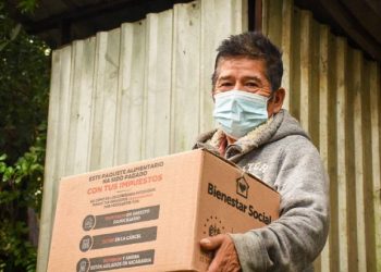 Gobierno de El Salvador entrega paquetes alimentarios a familias de Cuscatlán