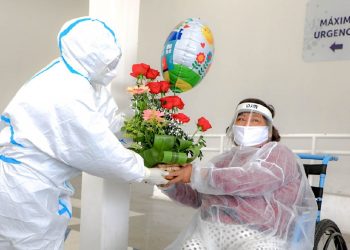 Hospital El Salvador dio el alta médica a 33 pacientes recuperados de COVID-19