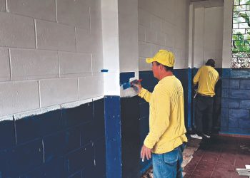 Reos en fase de confianza remodelan escuela en Sonsonate