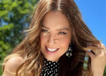 FOTOS/ Thalía mantiene su envidiable cintura a sus 50 años y la presume a sus fans