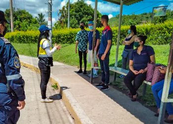 Brindan consejos a peatones en Santa Ana