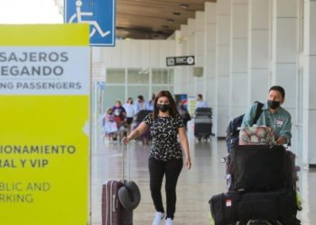 Refuerzan medidas de bioseguridad en Aeropuerto Internacional de El Salvador ante periodo vacacional