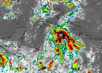 Cuba y las Islas Caimán emiten alertas de tormenta tropical