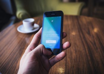 Los gigantes de las redes sociales frente al dilema de los talibanes
