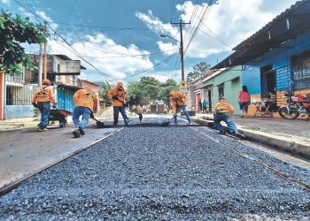 El Fovial intensifica bacheo en zona urbana de Santa Ana