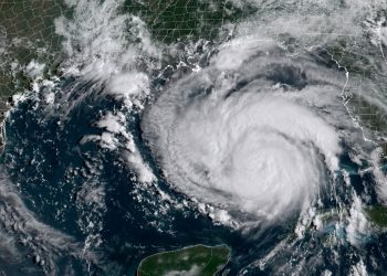 La costa este de EE.UU. se prepara para huracán Ida