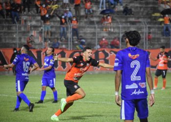 Styven Vásquez demostró su olfato goleador con el equipo mayor de Águila y le dio su primer triunfo del Apertura