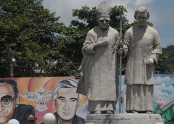 Feligreses celebran el anuncio de beatificación del padre Rutilio Grande