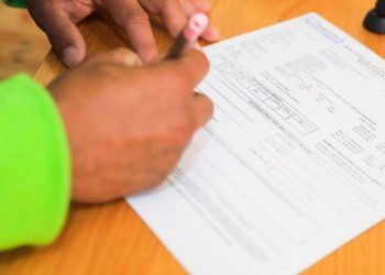 Gobierno inicia entrega inmediata de pasaporte a salvadoreños en México