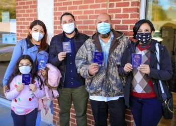 Más de 170,000 salvadoreños residentes en el exterior han recibido su pasaporte en los últimos meses