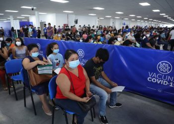 Gobierno de El Salvador registra récord de vacunación contra la COVID-19 a escala nacional