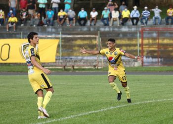 11 Deportivo doblegó al Chalate gracias a Edgar Medrano