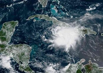 Grace se convierte en huracán en su camino hacia Caribe mexicano