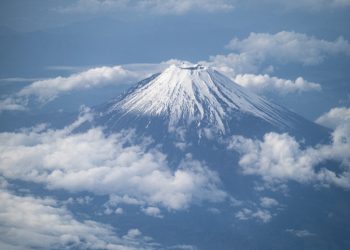 Japón lanza una alerta por la erupción de un volcán
