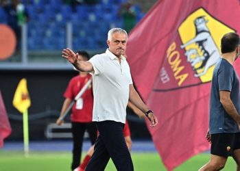 La Roma se pone líder en el partido 1,000 de Mourinho