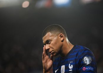 Mbappé deja la concentración de Francia por molestias en un gemelo