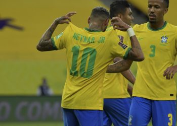 De la mano de Neymar, Brasil alarga su récord sudamericano al vencer a Perú