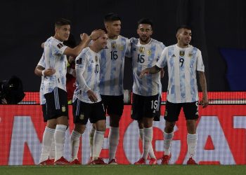 Argentina golea a Bolivia con la magia de Messi y se encamina a Catar 2022