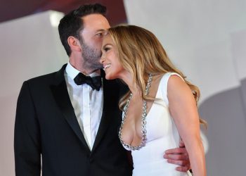 FOTOS: Ben Affleck y Jennifer López sellan su regreso en la alfombra roja de Venecia