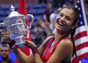 La británica Raducanu conquista un inigualable Abierto de EE. UU. a sus 18 años