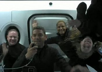 Turistas de SpaceX hablaron con Tom Cruise y dan detalles de su vuelo espacial