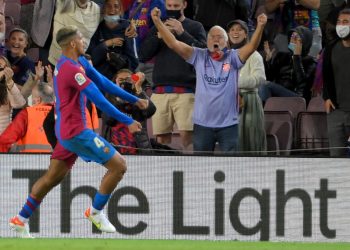 Ronald Araujo salva el empate para un Barcelona que certifica su crisis