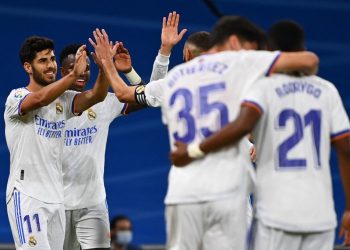 Festival del Real Madrid con tripletes de Benzema y Asensio