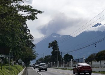 Abandonan en Guatemala a 75 migrantes caribeños que eran trasladados en Uber