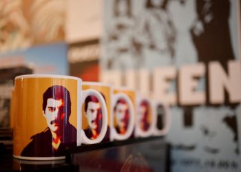 FOTOS: Queen abre una tienda efímera en Londres por su 50º aniversario