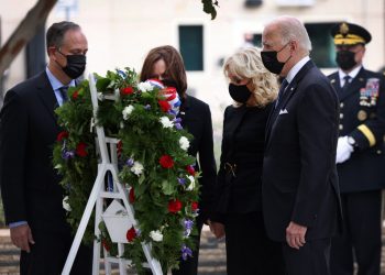 Biden asiste a homenaje a víctimas del 11 de septiembre en el Pentágono