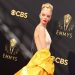 Estrellas de la TV llevan el glamour a la alfombra roja de los Emmys