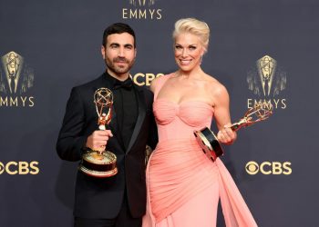 «The Crown» y «Ted Lasso» comienzan conquistando en Emmys presenciales