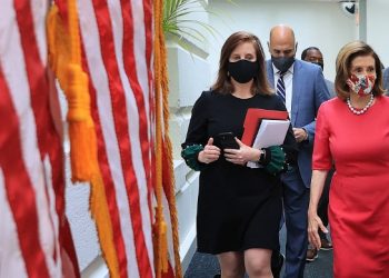 Agenda de Biden pende de un hilo en medio de luchas internas de los demócratas