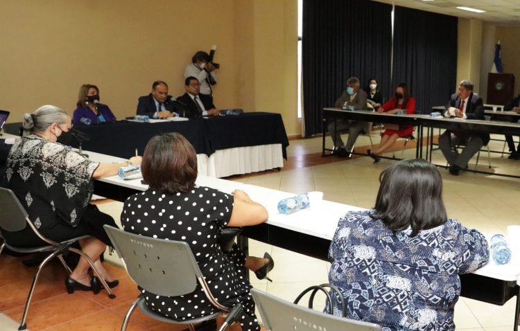 El presidente de la CSJ, Óscar López Jerez, se reunió este lunes con la mesa judicial para abordar el cese de 249 jueces y magistrados, según lo establece la reforma a la ley de la Carrera Judicial. FOTO/Edison González.
