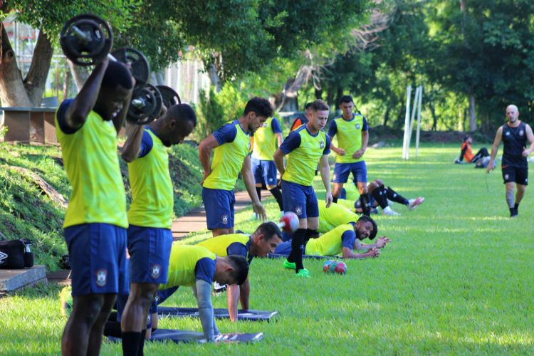 Los emplumados de Águila visitan mañana al Municipal Limeño. Foto: Águila.
