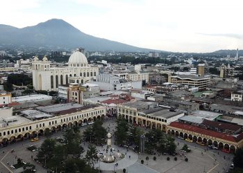 El Salvador por alcanzar niveles de producción prepandemia